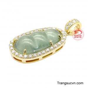 Trong quan niệm phong thủy, hình dáng hạt đậu thường gợi liên tưởng đến sự sinh sôi, nảy nở và những điều tốt lành được vun bồi theo thời gian.