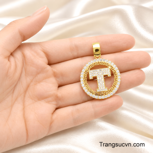 Đây là món trang sức mang phong cách quyền quý, thích hợp làm điểm nhấn cho những bộ trang phục sang trọng hoặc làm quà tặng mang ý nghĩa chúc phúc, phát tài.