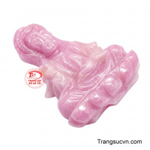 Kết hợp cùng thần thái từ bi của Quan Âm tạo nên một món trang sức vừa sang trọng vừa giàu ý nghĩa. 