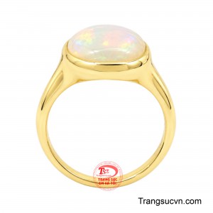 Thiết kế đai nhẫn thanh thoát với những đường cong mềm mại, tạo cảm giác nữ tính và tinh tế khi đeo.