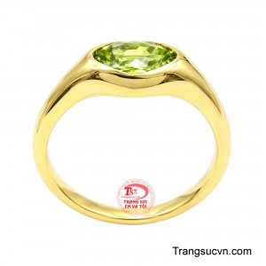 Những mặt cắt tinh tế trên viên đá bắt sáng linh hoạt, tạo nên hiệu ứng lấp lánh nhẹ nhàng mỗi khi chuyển động. 