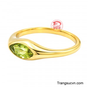 Kiểu dáng thanh thoát giúp chiếc nhẫn dễ dàng kết hợp với nhiều phong cách thời trang, từ nữ tính đến hiện đại.