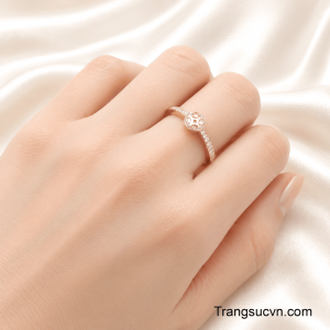 Đây là món trang sức thích hợp để tô điểm phong cách nữ tính, đồng thời mang ý nghĩa như một lời cầu chúc phúc lành, tài lộc và cuộc sống viên mãn.