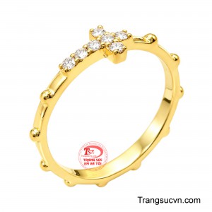 Nhẫn Nữ Thánh Giá Thiên Ân mang vẻ đẹp trang nghiêm nhưng vẫn thanh thoát, nữ tính. 