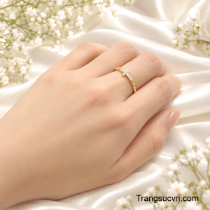 Đây không chỉ là một món trang sức mà còn là vật phẩm mang giá trị tinh thần, phù hợp để đeo như một lời nhắc nhở về đức tin, tình yêu thương và những lời nguyện cầu bình an.