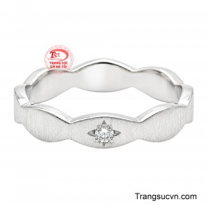 Nhẫn Nữ Thiên Vũ Tinh Hà là món quà tinh tế dành tặng người phụ nữ đặc biệt, thay lời yêu thương và những lời chúc đẹp đẽ nhất.