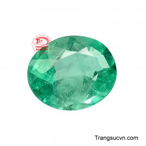 Những bao thể tự nhiên bên trong được giữ lại như dấu ấn riêng, mang đến vẻ đẹp chân thực và độc bản của đá quý thiên nhiên.
