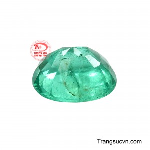 Lục Bảo Tài Lộc vì thế không chỉ là một viên Emerald mang vẻ đẹp nổi bật mà còn là món quà trang trọng, gửi gắm lời chúc về phú quý, thịnh vượng và hành trình ngày càng hanh thông.