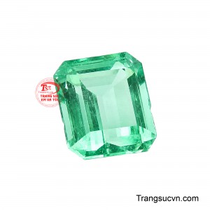 Dáng chữ nhật cắt góc tạo cảm giác vững chãi nhưng vẫn mềm mại, phù hợp với những thiết kế trang sức cao cấp có phong cách tinh tế. 