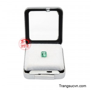 Viên emerald có giấy kiểm định là lựa chọn dành cho những khách hàng đề cao sự minh bạch và giá trị lâu dài của đá quý. 