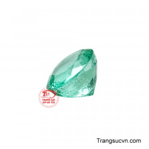Dù có kích thước khiêm tốn, mỗi viên vẫn mang nét đẹp riêng qua sắc màu, độ trong và những đặc điểm tự nhiên bên trong đá, góp phần tạo nên tổng thể hài hòa, sinh động. 