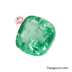 Kết hợp cùng sắc xanh của Lục Ngọc, viên đá mang ý niệm về sự thịnh vượng, sinh khí và nguồn năng lượng tích cực, phù hợp với những thiết kế trang sức mang dấu ấn riêng. 