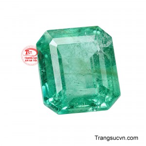 Kết hợp cùng sắc xanh của Lục Ngọc, viên đá mang ý niệm về sinh khí, sự phát triển và nguồn năng lượng tích cực, như một lời chúc cho hành trình luôn tỏa sáng và vươn lên.