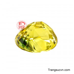 Những vết tích này không làm giảm đi giá trị, mà ngược lại, tôn lên vẻ đẹp đặc trưng và may mắn của viên Sapphire.