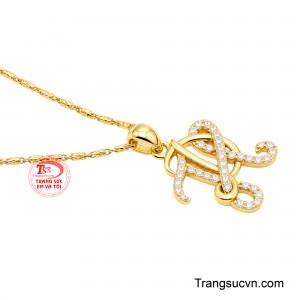 Không chỉ là món trang sức tô điểm diện mạo, Dây Chuyền Chữ Kiều Diễm còn mang dấu ấn cá nhân độc đáo.