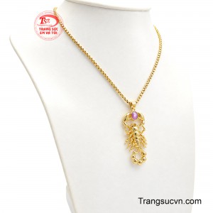 Phần thân bọ cạp tạo hình cân đối với những đường nét sắc sảo, thể hiện vẻ đẹp uy quyền, bản lĩnh và đầy cá tính.