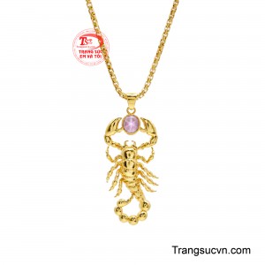 Hình tượng bọ cạp mang ý nghĩa bảo hộ, mạnh mẽ và kiên định, phù hợp với người yêu thích phong cách độc đáo và cá tính.