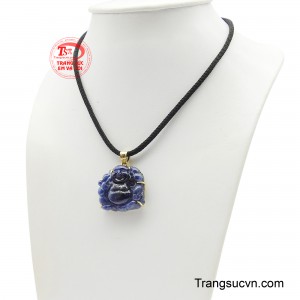 Phần mặt Phật được bọc vàng tạo điểm nhấn ánh kim nổi bật trên nền xanh sapphire. 