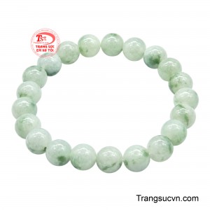 Chuỗi tay cẩm thạch sương mai sở hữu vẻ đẹp thanh khiết với gam màu xanh ngọc pha trắng dịu nhẹ, điểm xuyết những mảng vân xanh loang tự nhiên đầy cuốn hút. 