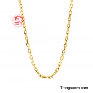Kiểu dáng dây ôm cổ vừa vặn, mang đến vẻ đẹp hiện đại, tự tin và đầy cuốn hút.