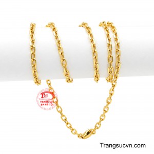 Khí chất của thiết kế nằm ở sự tối giản có chủ đích, mạnh mẽ, thanh lịch và thể hiện gu thẩm mỹ của người phụ nữ tự tin.