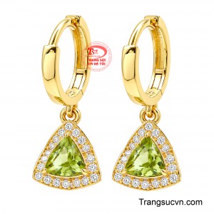 Thiết kế dáng tam giác mềm mại, cân đối tạo nên vẻ đẹp quý phái, hiện đại nhưng vẫn đầy nữ tính. 