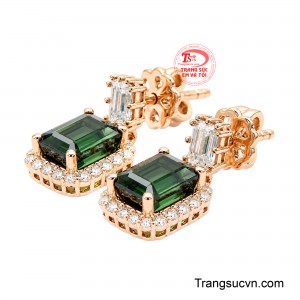 Thiết kế dáng thanh lịch, từng chi tiết được chế tác tỉ mỉ, tôn lên vẻ đẹp quý phái và khí chất riêng của người đeo.