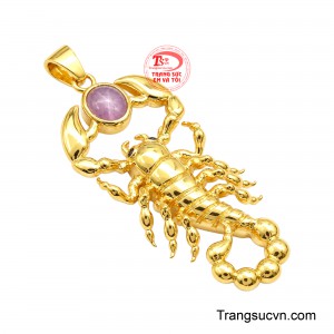 Phần thân bọ cạp được tạo hình sắc nét, các chi tiết uốn cong sống động làm tăng vẻ mạnh mẽ và quyền uy.