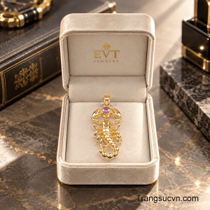 Thiết kế thích hợp làm điểm nhấn cho dây chuyền vàng, phù hợp với người yêu phong cách cá tính, sang trọng và khác biệt. 