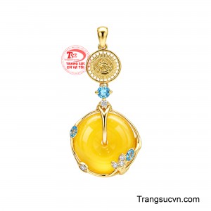 Mặt Dây Nhật Hoàng Vượng Khí là thiết kế nổi bật được chế tác theo phong cách hội tụ năng lượng.
