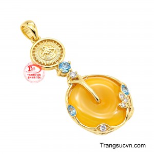 Mặt Dây Nhật Hoàng Vượng Khí tượng trưng cho vầng thái dương quyền uy, thịnh vượng và nguồn năng lượng tích cực được hội tụ.