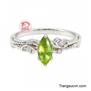 Tổng thể chiếc nhẫn mang phong cách sang trọng nhưng vẫn nhẹ nhàng, thanh lịch.