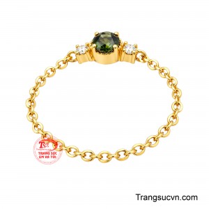 Không chỉ là món trang sức tôn vinh vẻ đẹp quý phái, Sapphire Tinh Vũ còn mang ý nghĩa phong thủy về sự bình an, trí tuệ và may mắn, như một lời chúc cho người sở hữu luôn tự tin, vững vàng và tỏa sáng theo cách riêng.
