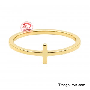 Điểm nhấn là biểu tượng thánh giá nhỏ nhắn được chế tác tinh xảo, mang đến vẻ đẹp nhẹ nhàng, sang trọng và ý nghĩa.
