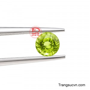 Peridot Lục Diệp Tinh Anh mang đến một điểm nhấn xanh đầy sức sống, như biểu tượng của sự phát triển, may mắn và khởi đầu tốt lành.  Loại sản phẩm: Đá Peridot