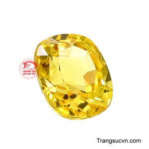 Khi kết hợp cùng vàng 18K hoặc điểm xuyết kim cương lấp lánh, viên đá càng tôn lên nét sang trọng, tạo điểm nhấn tinh tế cho từng thiết kế. 