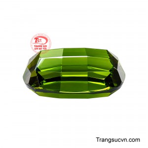 Sắc xanh trang nhã giúp viên đá dễ dàng hòa quyện vào những thiết kế trang sức sang trọng và độc đáo.