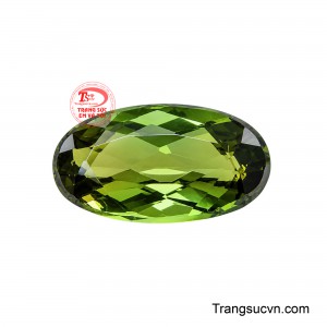 Dáng oval mềm mại tôn lên đường nét thanh thoát, phù hợp với nhiều phong cách trang sức từ cổ điển đến hiện đại. 