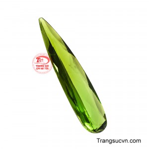 Tourmaline Bicolor Song Sắc là một vẻ đẹp như thế, nơi sắc xanh lục tươi sáng hòa quyện cùng những dải màu tạo nên hiệu ứng thị giác đầy mê hoặc.