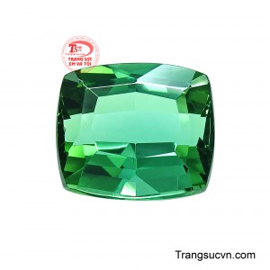 Độ trong suốt làm nổi bật sắc xanh thanh nhã, mang đến nét sang trọng và cuốn hút riêng biệt.