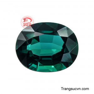 Tông lam đậm mang đến cảm giác vững vàng, điềm đạm và sang trọng, thích hợp với những thiết kế trang sức dành cho người yêu phong cách khác biệt, tinh giản nhưng vẫn nổi bật. 