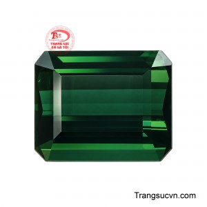 Mang tông xanh lục bảo đậm, viên đá tạo dấu ấn bằng sự tương phản giữa những dải màu đan xen tựa những tầng không gian bí ẩn hội tụ. 