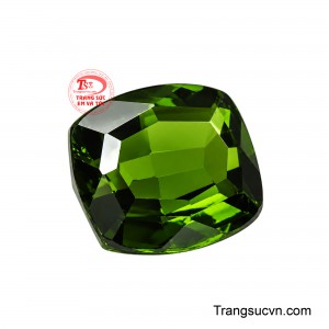 Từng đường nét mang đến cảm giác thanh lịch, thích hợp để chế tác những món trang sức mang dấu ấn riêng. Theo quan niệm phong thủy, sắc lục gắn liền với tài lộc, cơ hội và sự hanh thông trong cuộc sống.