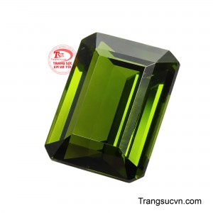 Gợi nhắc đến những dãy núi trầm mặc soi bóng xuống dòng nước sâu, nơi vẻ hùng vĩ của thiên nhiên hòa quyện cùng nét thanh tao của đá quý. 
