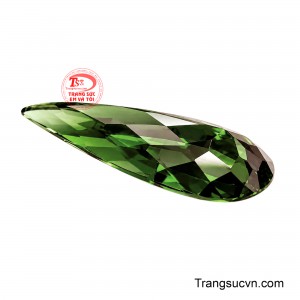 Viên Tourmaline Lục Tinh Vương gợi hình ảnh tinh thể xanh mang khí chất vương giả, biểu trưng cho bản lĩnh, sự kiên định và khát vọng vươn lên.