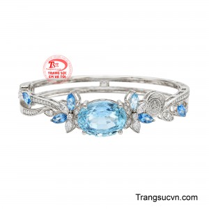 Vòng Tay Topaz Kiều Diễm mang vẻ đẹp nữ tính, thanh thoát với sắc Topaz trong trẻo, dịu dàng và đầy sức hút. 