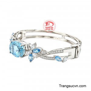 Thiết kế mềm mại, hài hòa giúp tôn lên vẻ thanh lịch mà không kém phần nổi bật.