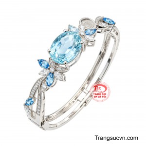 Từng chi tiết được chăm chút nhằm tạo nên tổng thể tinh tế, phù hợp với phong cách thời trang nữ tính và hiện đại.