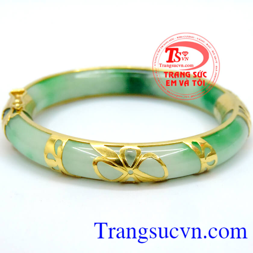 Vòng ngọc hoa văn tinh tế, vòng bọc vàng