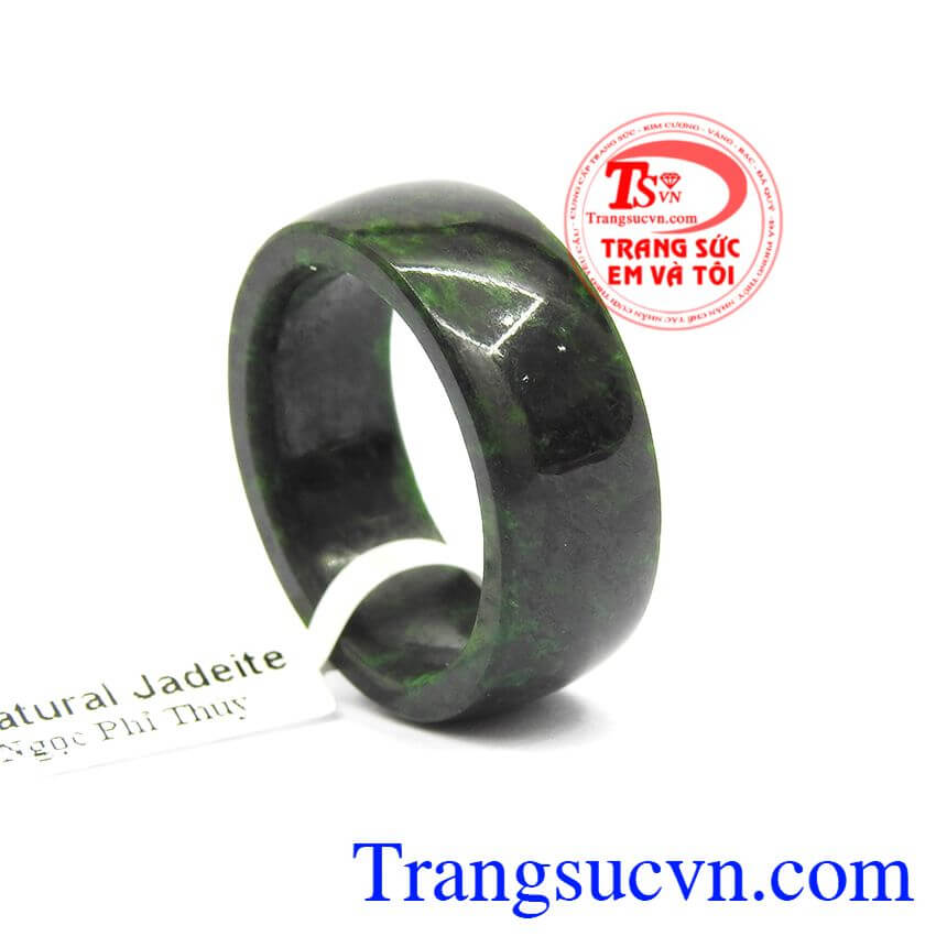 Nhẫn ngọc jadeite thịnh vượng, Nhẫn ngọc, Ngọc cẩm thạch thiên nhiên.